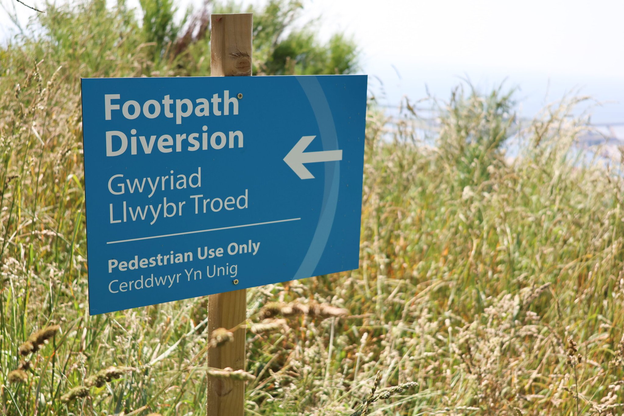 A sign in Welsh and English showing the new footpath diversion